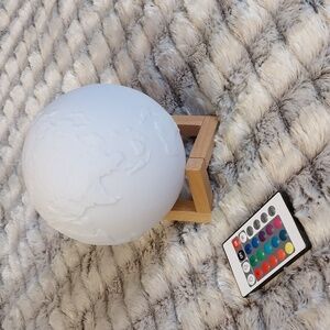 NWOT Battery Powered Colorful Night Light Moon Shape Globe LED